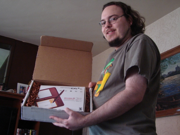 What's in the Nintendo DSi XL box? - 620 x 465 jpeg 246kB