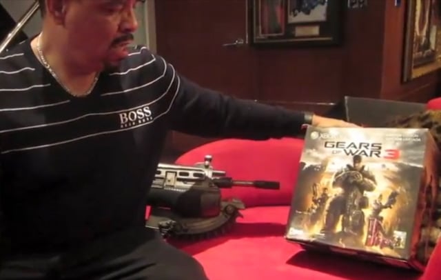 Gears of War 3 Unboxing by Ice T
