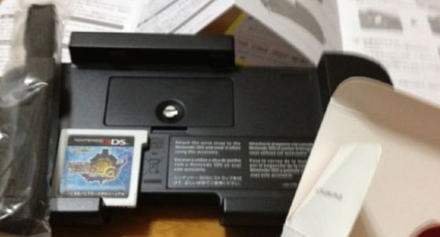 Circle Pad Pro 3DS Battery Compartment