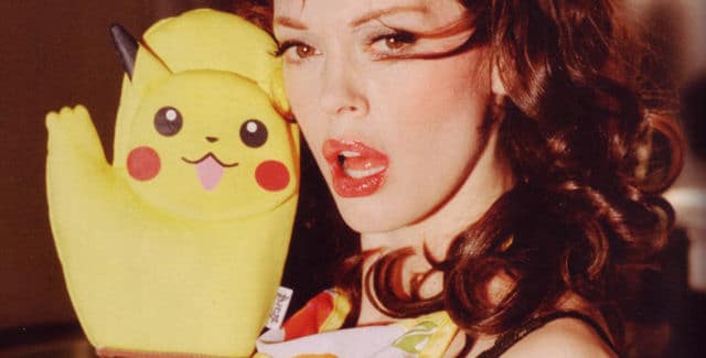 Rose McGowan's Pikachu oven mitts