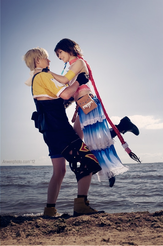 Return to Yuna and Tidus Cosplay. 